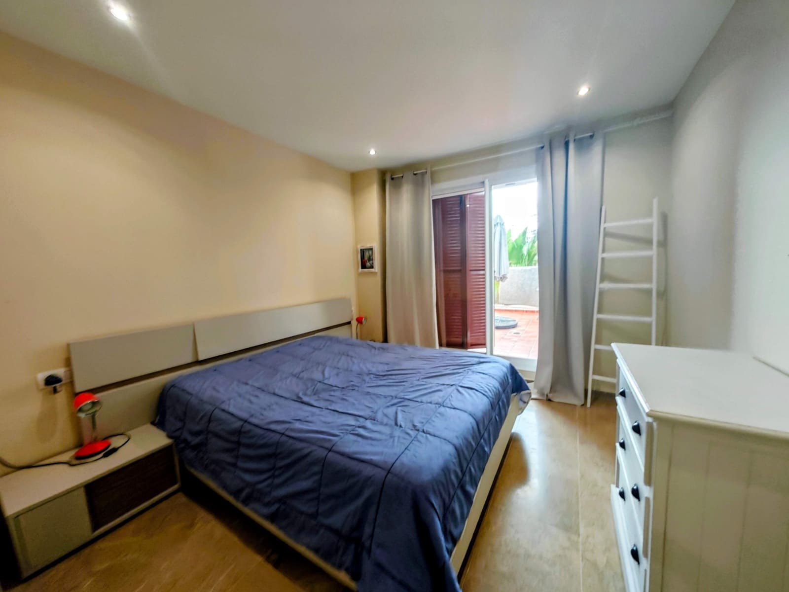3 makuuhuone Huoneisto vuokrattavana paikassa La Linea de la Concepcion mukana uima-altaan 
autotalli - 1 500 € (Ref: 10138941)
