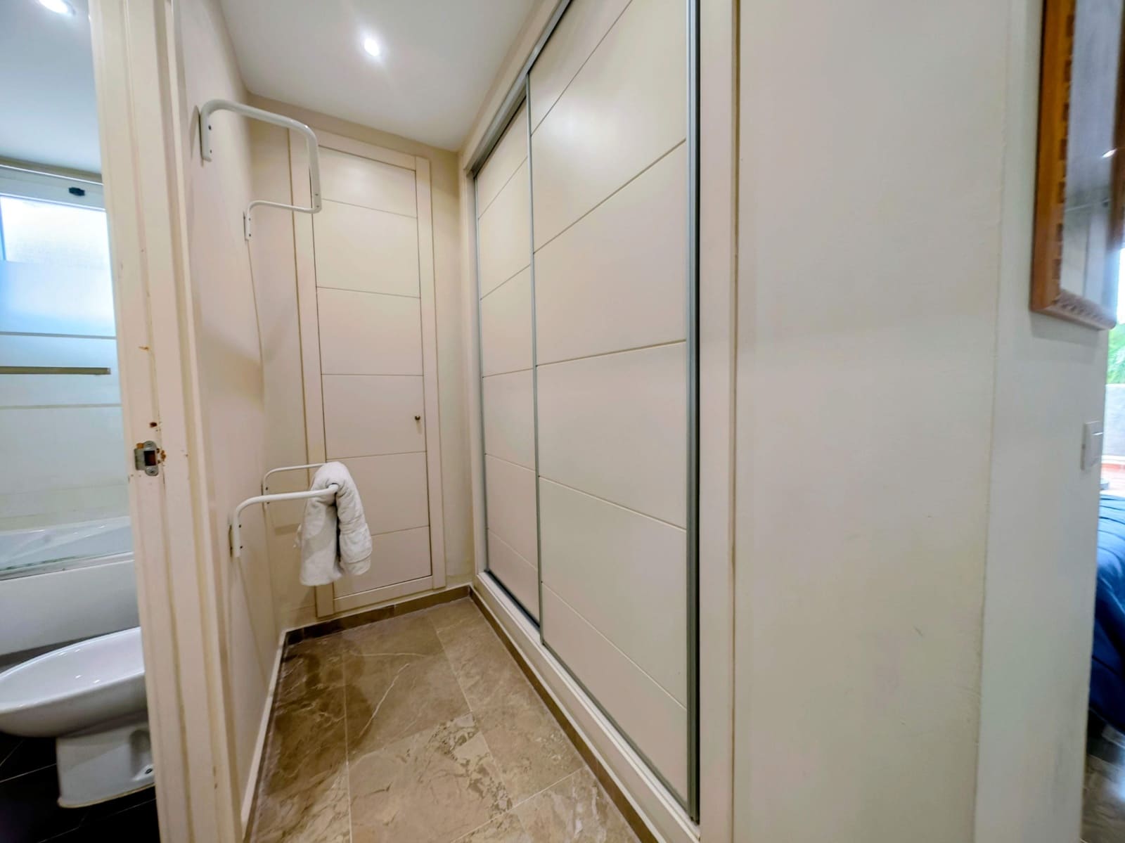 3 makuuhuone Huoneisto vuokrattavana paikassa La Linea de la Concepcion mukana uima-altaan 
autotalli - 1 500 € (Ref: 10138941)