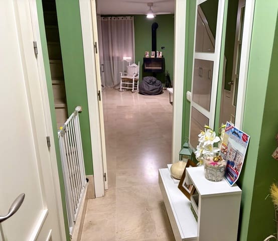 Adosado de 4 habitaciones en La Línea de la Concepción en venta con garaje - 287.000 € (Ref: 10145417)