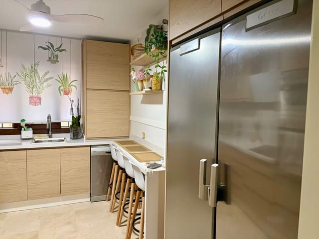 Adosado de 4 habitaciones en La Línea de la Concepción en venta con garaje - 287.000 € (Ref: 10145417)