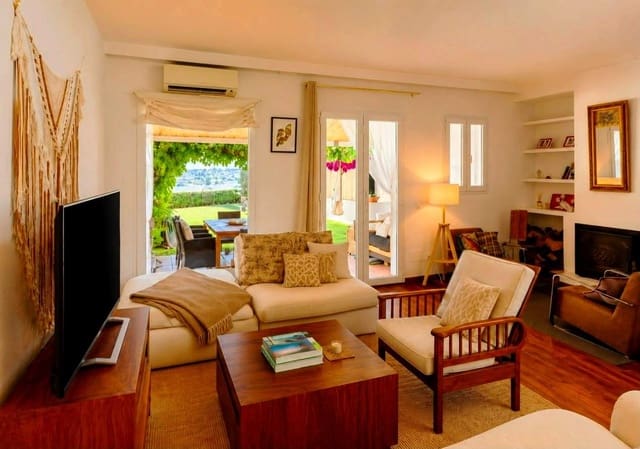 5 chambre Maison de Ville à vendre à Guadiaro, San Roque avec piscine garage - 465 000 € (Ref: 10148190)