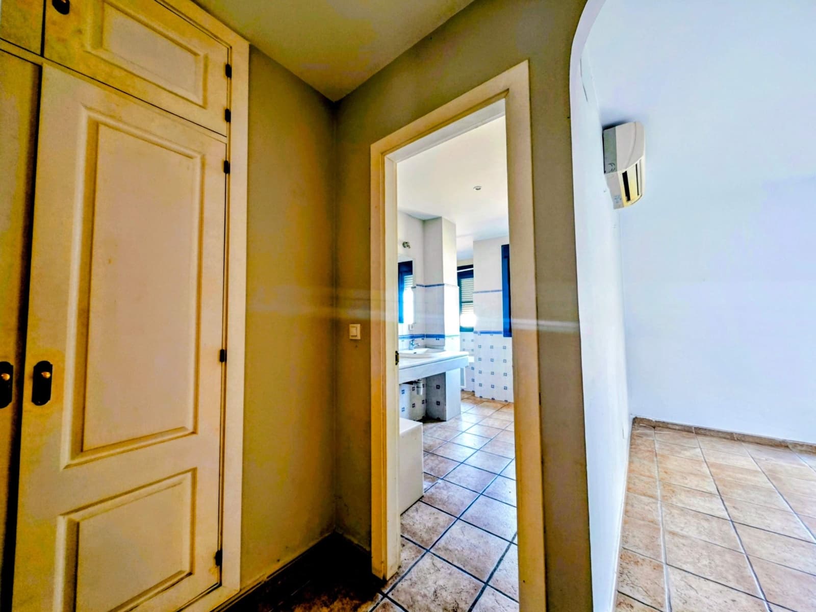 3 sovrum Takvåning till salu i La Linea de la Concepcion med pool garage - 625 000 € (Ref: 10150177)