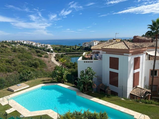 2 slaapkamer Appartement te koop in La Alcaidesa met zwembad garage - € 315.000 (Ref: 10158799)