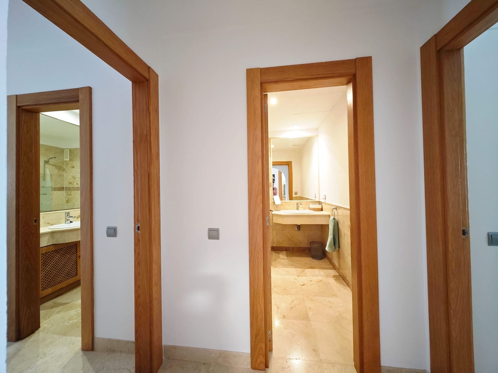 2 slaapkamer Appartement te koop in La Linea de la Concepcion met zwembad garage - € 330.000 (Ref: 10158799)
