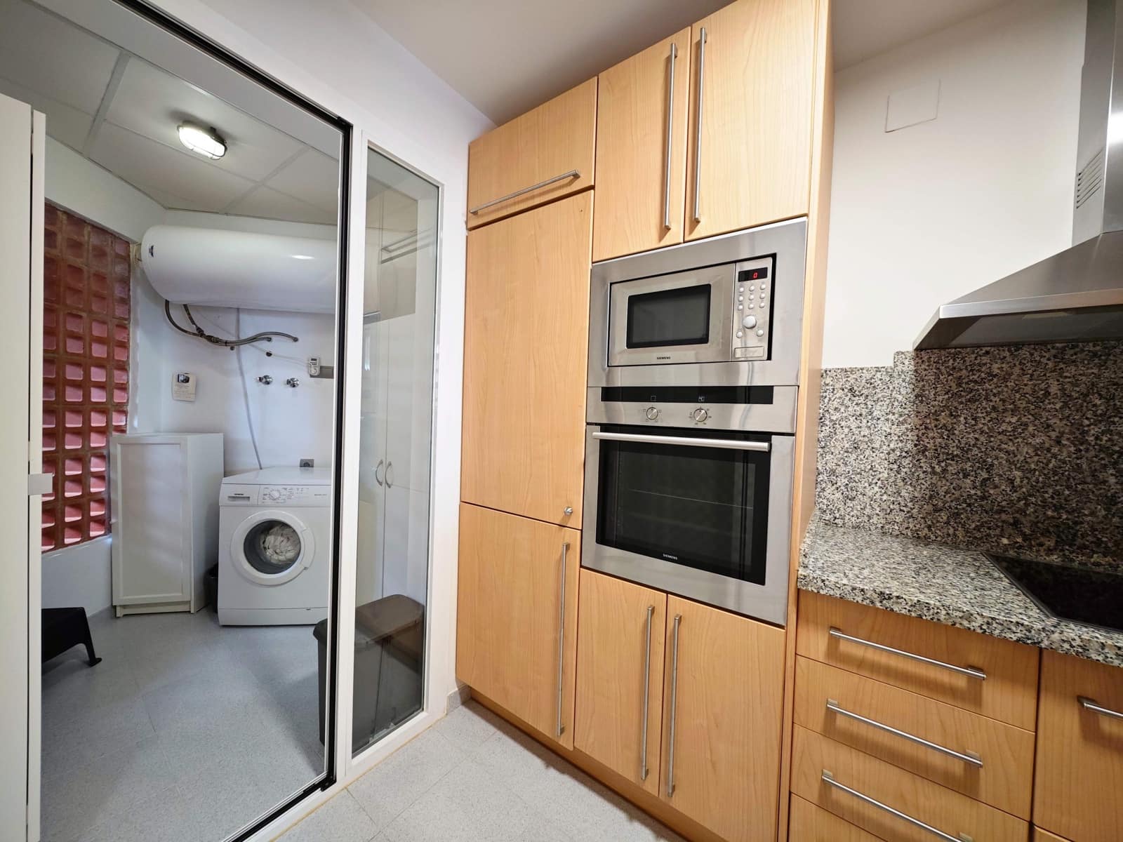 2 slaapkamer Appartement te koop in La Linea de la Concepcion met zwembad garage - € 330.000 (Ref: 10158799)