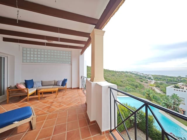 2 slaapkamer Appartement te koop in La Alcaidesa met zwembad garage - € 315.000 (Ref: 10158799)