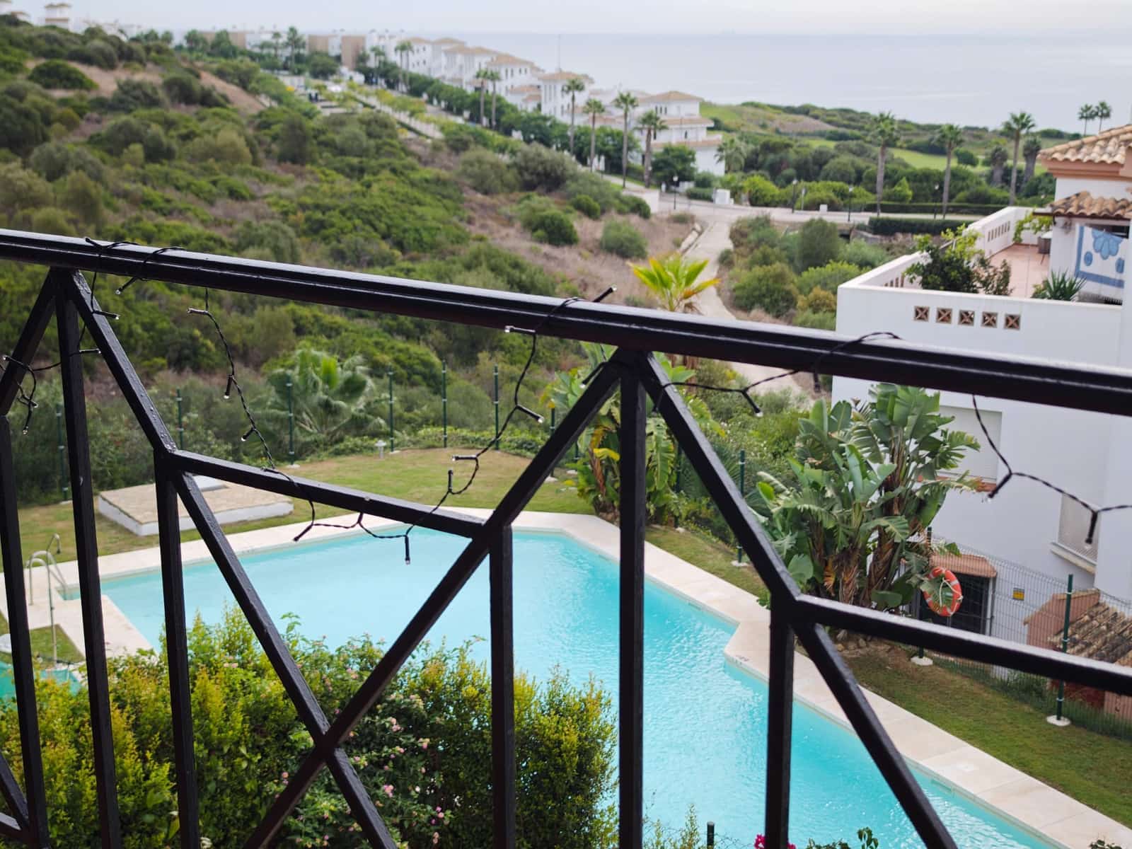 2 slaapkamer Appartement te koop in La Linea de la Concepcion met zwembad garage - € 330.000 (Ref: 10158799)