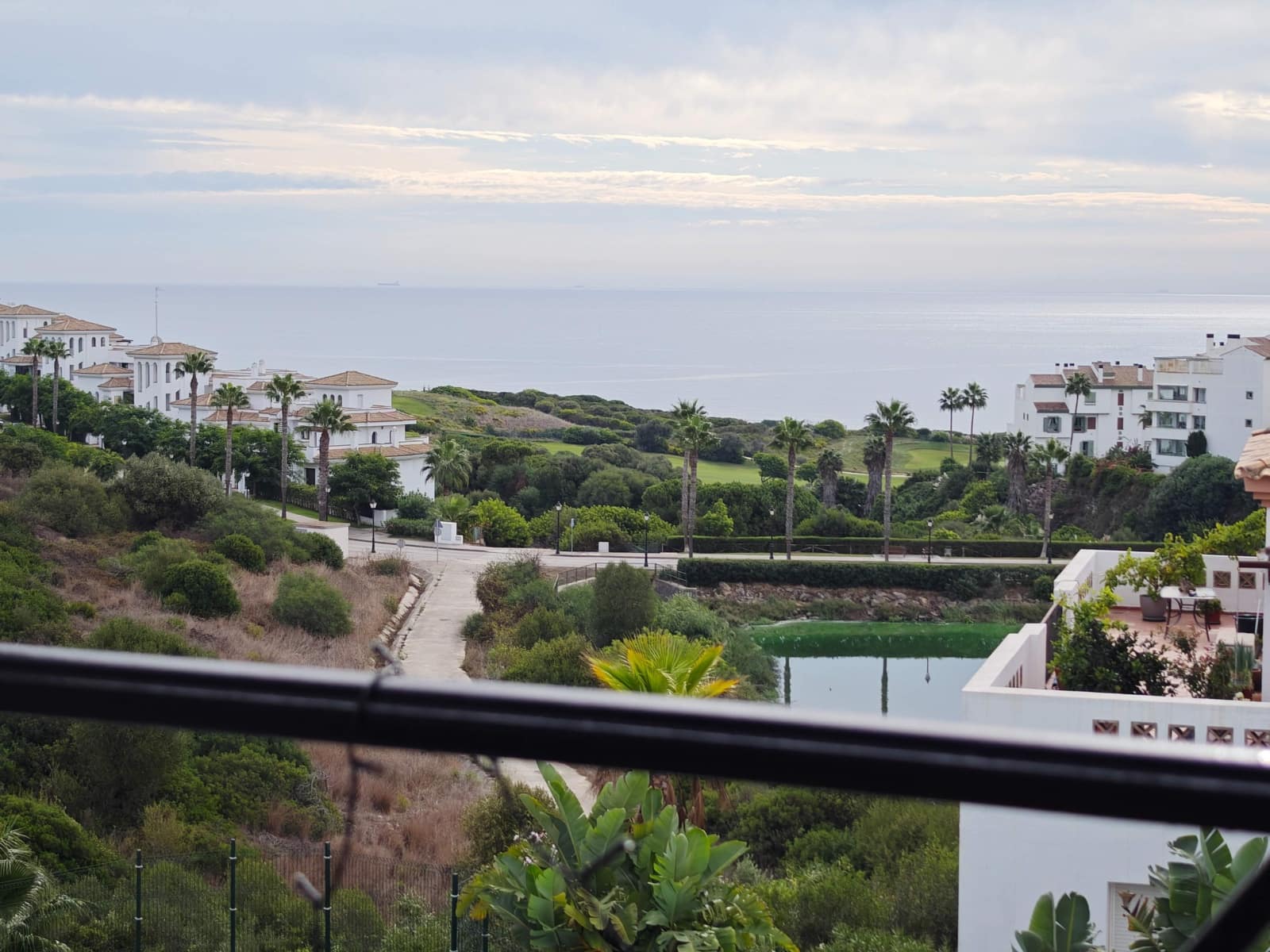 2 slaapkamer Appartement te koop in La Linea de la Concepcion met zwembad garage - € 330.000 (Ref: 10158799)