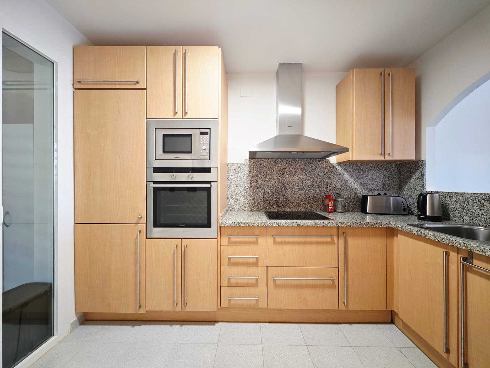 2 slaapkamer Appartement te koop in La Linea de la Concepcion met zwembad garage - € 330.000 (Ref: 10158799)