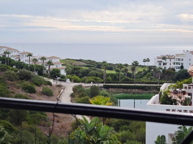 2 slaapkamer Appartement te koop in La Alcaidesa met zwembad garage - € 315.000 (Ref: 10158799)