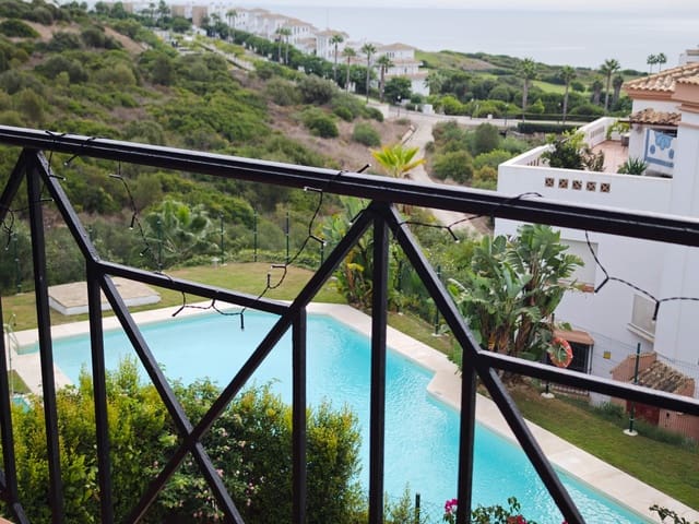2 slaapkamer Appartement te koop in La Alcaidesa met zwembad garage - € 315.000 (Ref: 10158799)