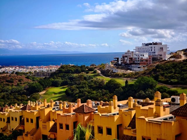 2 quarto Apartamento para venda em La Duquesa / Puerto de la Duquesa, Manilva com piscina garagem - 315 000 € (Ref: 10162070)