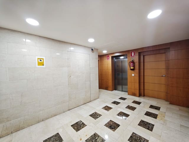 2 chambre Appartement à vendre à Algeciras avec piscine garage - 190 000 € (Ref: 10162071)