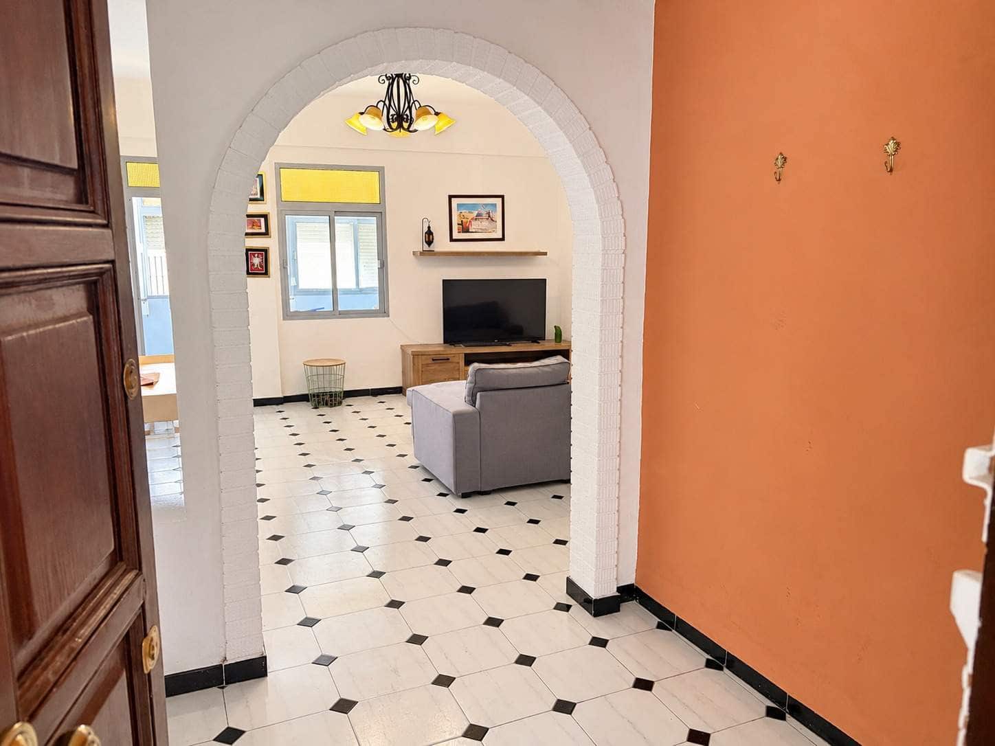 4 bedroom Flat for sale in La Linea de la Concepcion - € 149,000 (Ref: 10165893)