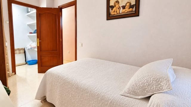 Piso de 3 habitaciones en La Línea de la Concepción en venta - 180.000 € (Ref: 10168507)