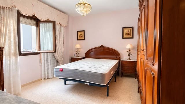 Piso de 3 habitaciones en La Línea de la Concepción en venta - 180.000 € (Ref: 10168507)
