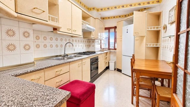 Piso de 3 habitaciones en La Línea de la Concepción en venta - 180.000 € (Ref: 10168507)
