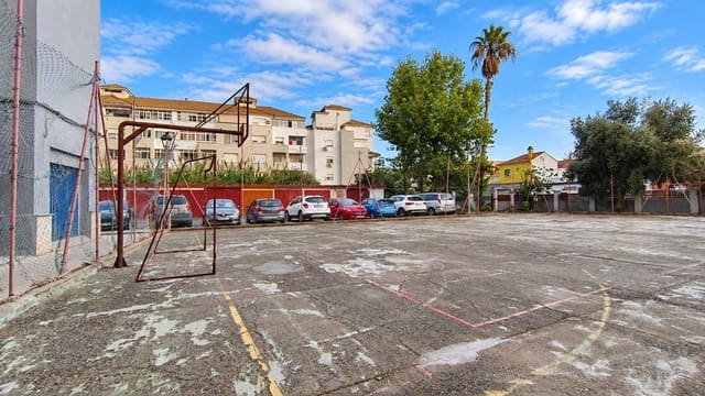 Piso de 3 habitaciones en La Línea de la Concepción en venta - 180.000 € (Ref: 10168507)