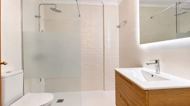 3 soverom Rekkehus til salgs i La Línea de la Concepción med garasje - € 300 000 (Ref: 10173037)