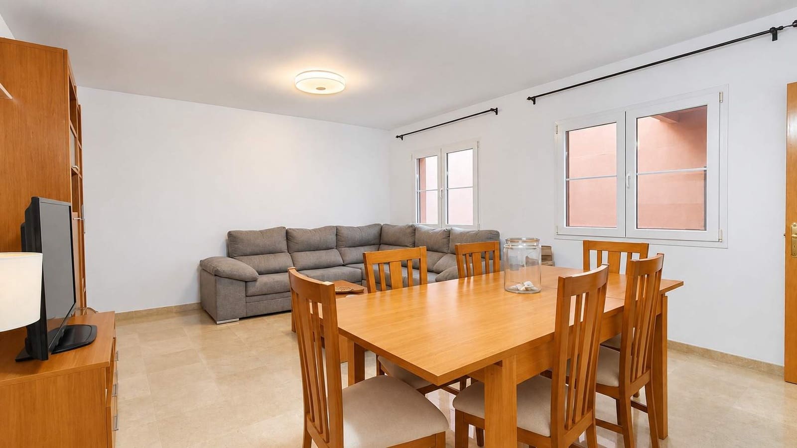 3 slaapkamer Rijtjeshuis te koop in La Linea de la Concepcion met garage - € 300.000 (Ref: 10173037)