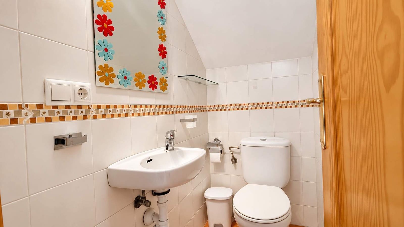 3 slaapkamer Rijtjeshuis te koop in La Linea de la Concepcion met garage - € 300.000 (Ref: 10173037)