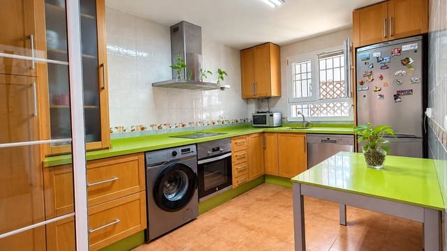 3 soverom Rekkehus til salgs i La Línea de la Concepción med garasje - € 300 000 (Ref: 10173037)
