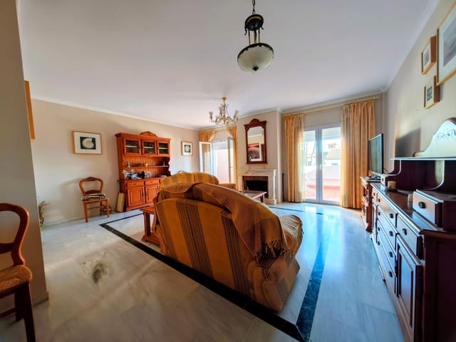 3 soverom Rekkehus til salgs i La Línea de la Concepción med svømmebasseng garasje - € 450 000 (Ref: 10173038)