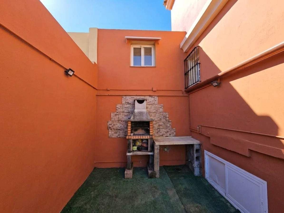 4 sypialnia Willa na sprzedaż w Algeciras z garażem - 450 000 € (Ref: 10182314)