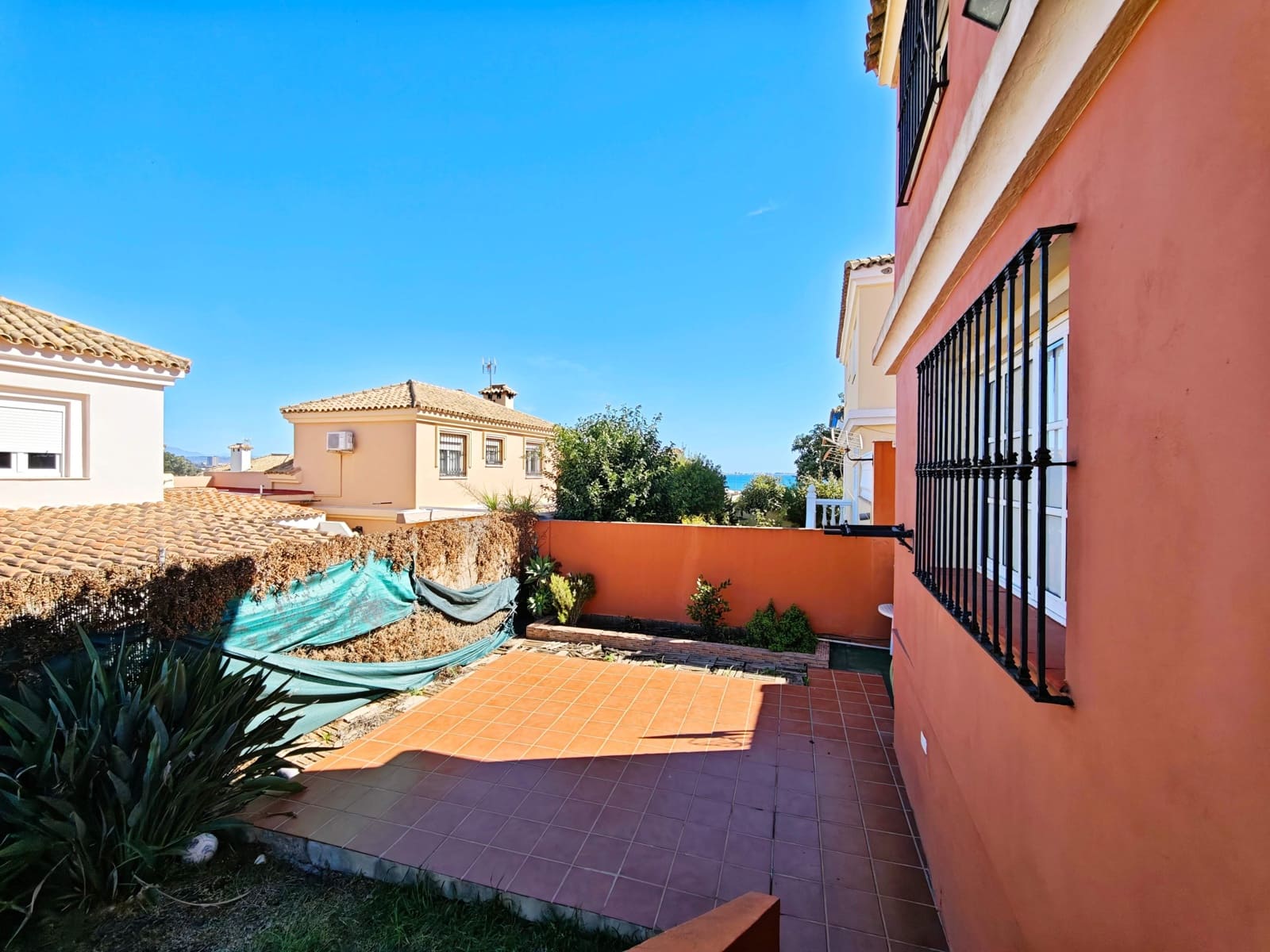 4 sypialnia Willa na sprzedaż w Algeciras z garażem - 450 000 € (Ref: 10182314)