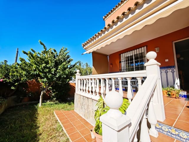4 sypialnia Willa na sprzedaż w Algeciras z garażem - 450 000 € (Ref: 10182314)