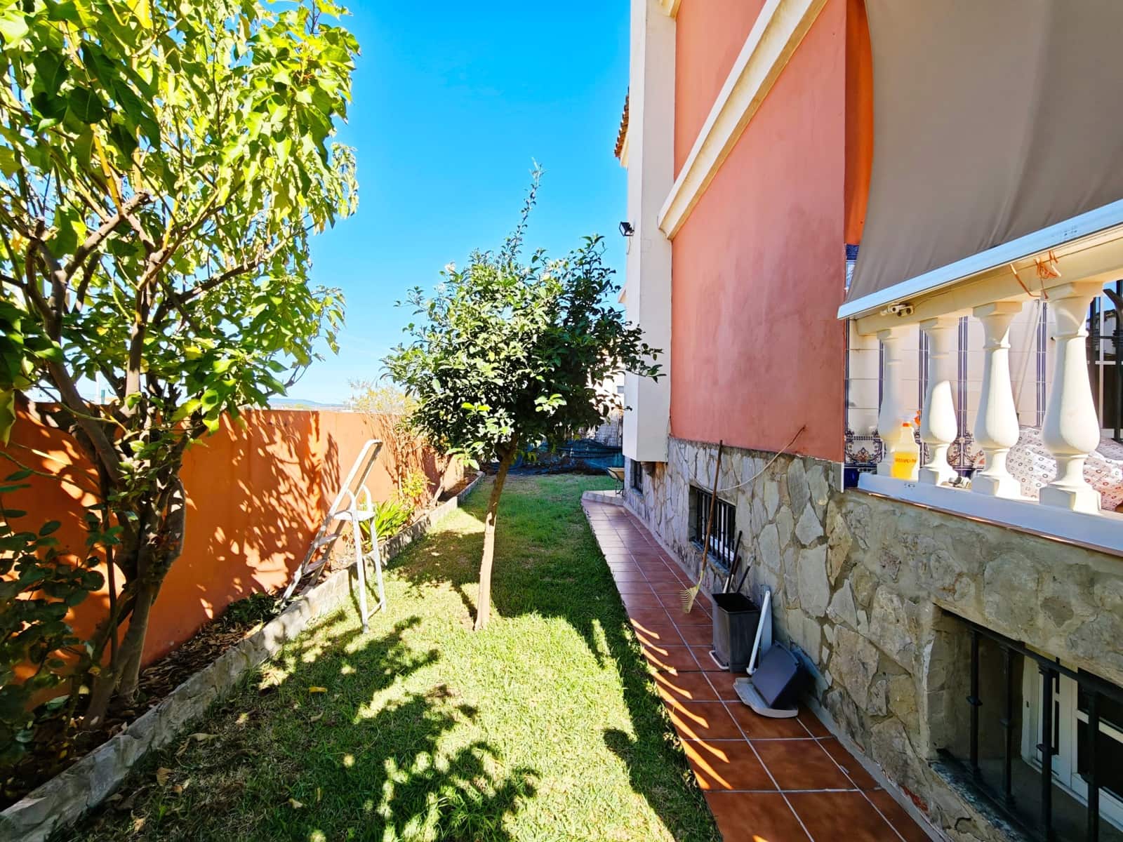 4 sypialnia Willa na sprzedaż w Algeciras z garażem - 450 000 € (Ref: 10182314)