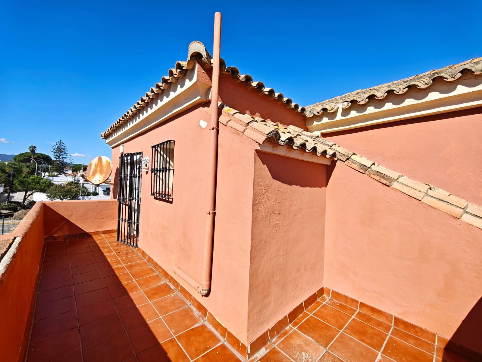 4 sypialnia Willa na sprzedaż w Algeciras z garażem - 450 000 € (Ref: 10182314)