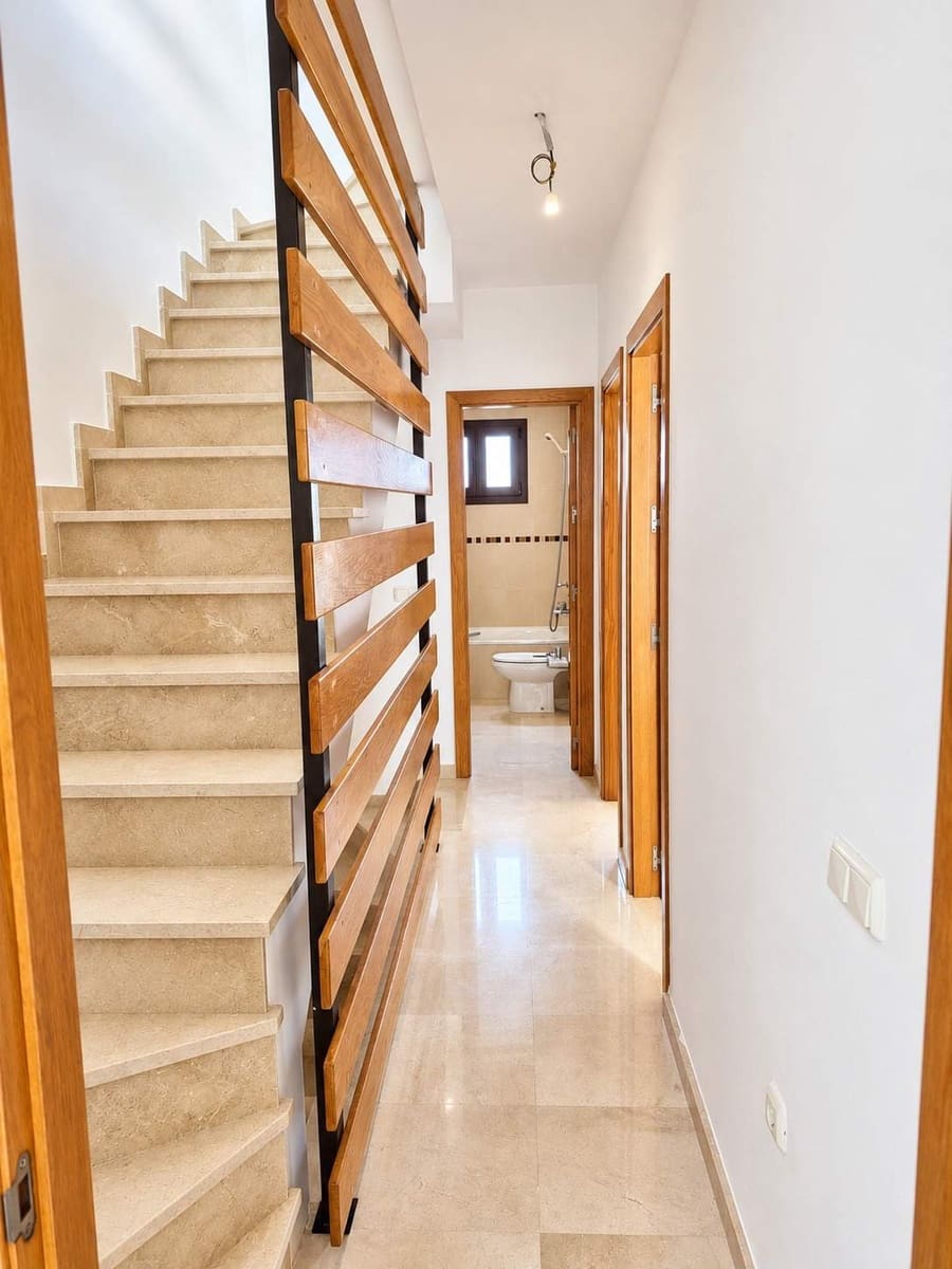 3 bedroom Terraced Villa for sale in La Linea de la Concepcion with garage - € 300,000 (Ref: 10184054)