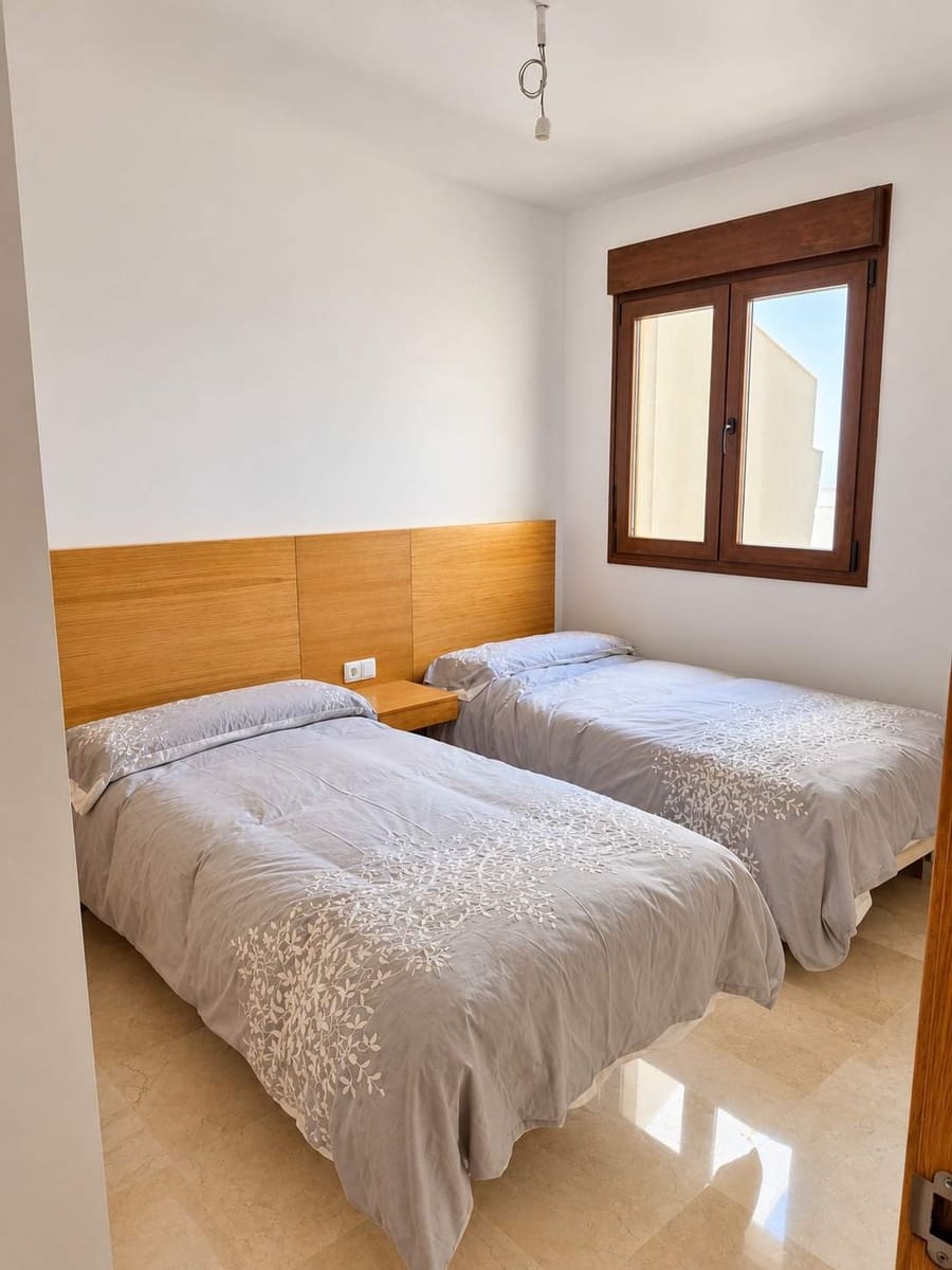 3 bedroom Terraced Villa for sale in La Linea de la Concepcion with garage - € 300,000 (Ref: 10184054)