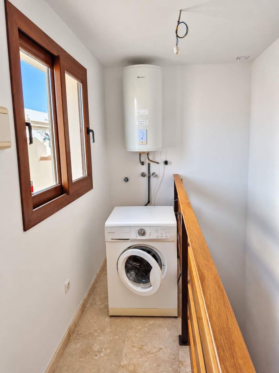 3 bedroom Terraced Villa for sale in La Linea de la Concepcion with garage - € 300,000 (Ref: 10184054)