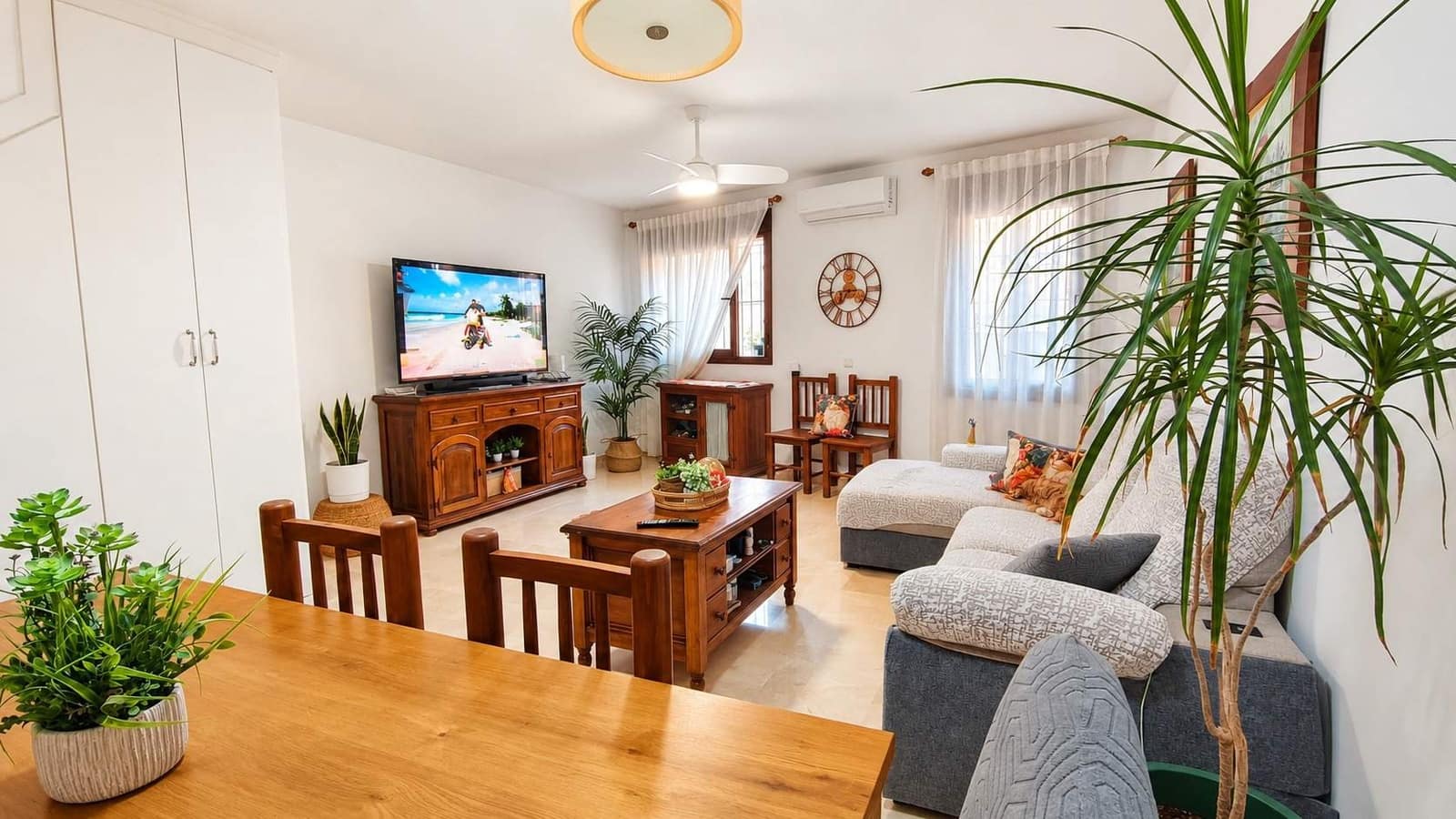 3 bedroom Terraced Villa for sale in La Linea de la Concepcion with garage - € 300,000 (Ref: 10184054)
