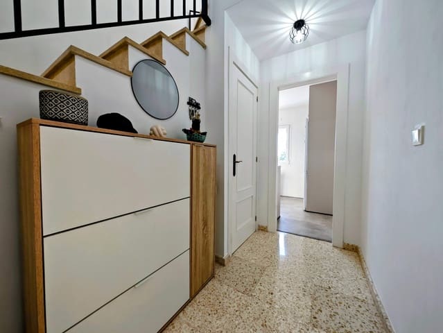 Pareado de 3 habitaciones en La Línea de la Concepción en venta con piscina garaje - 333.000 € (Ref: 10184057)