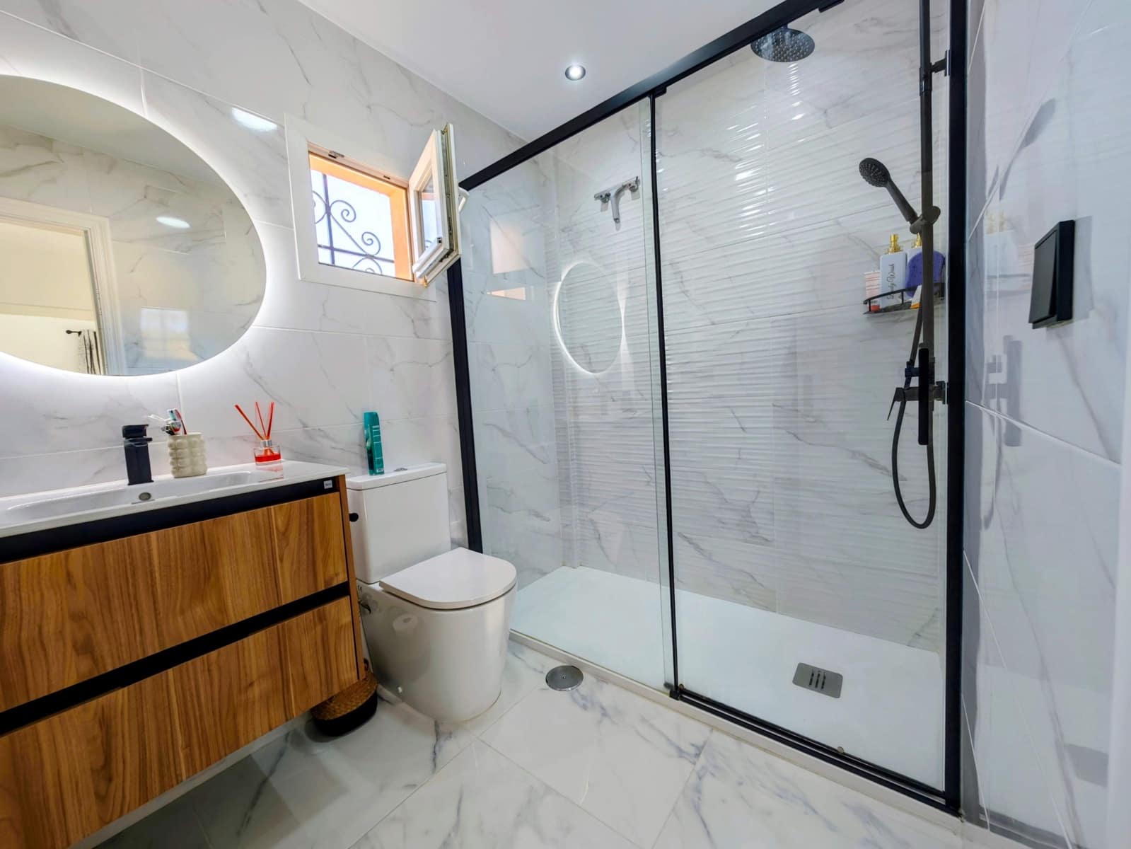 Pareado de 3 habitaciones en La Línea de la Concepción en venta con piscina garaje - 333.000 € (Ref: 10184057)