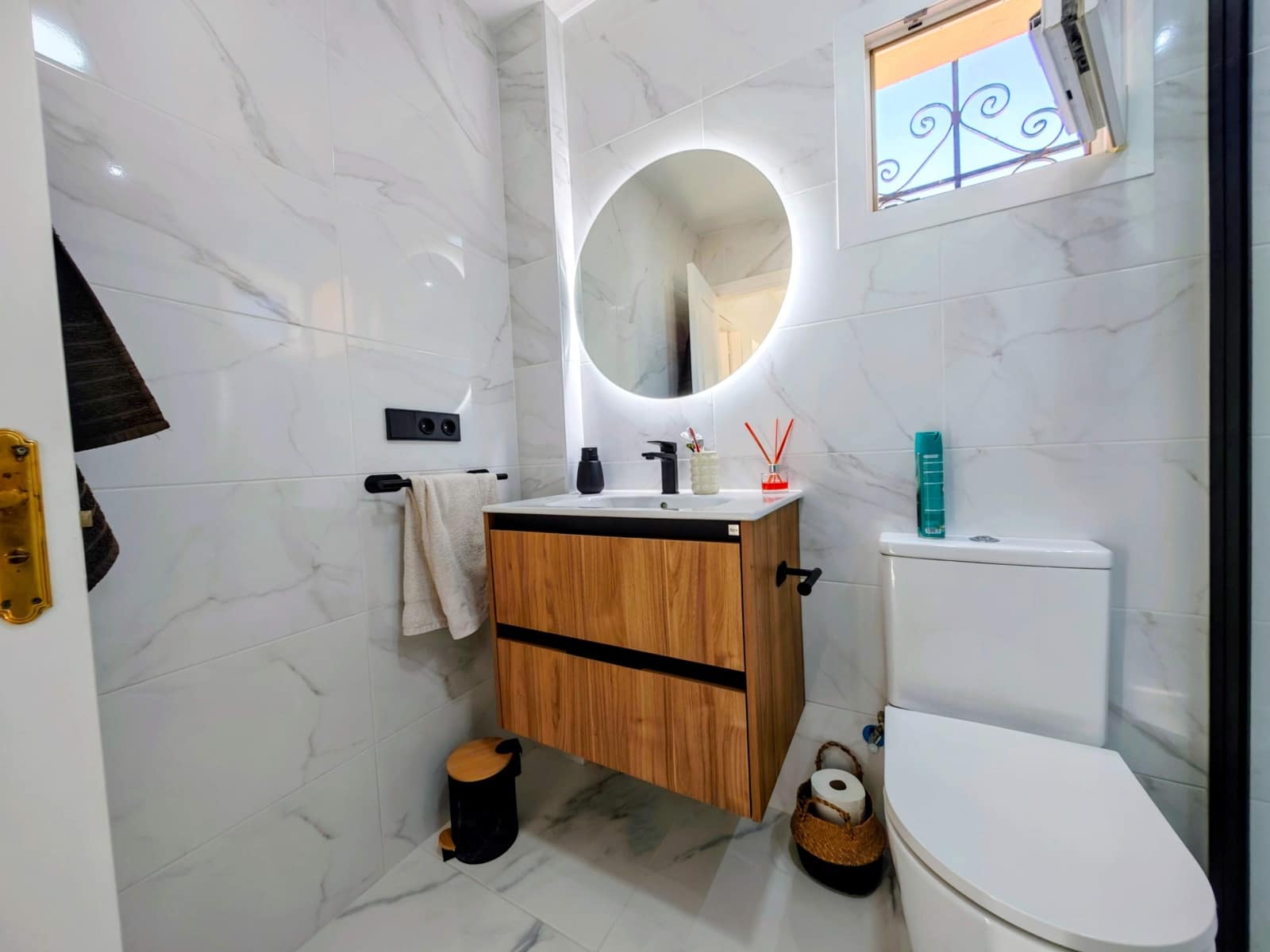 Pareado de 3 habitaciones en La Línea de la Concepción en venta con piscina garaje - 333.000 € (Ref: 10184057)