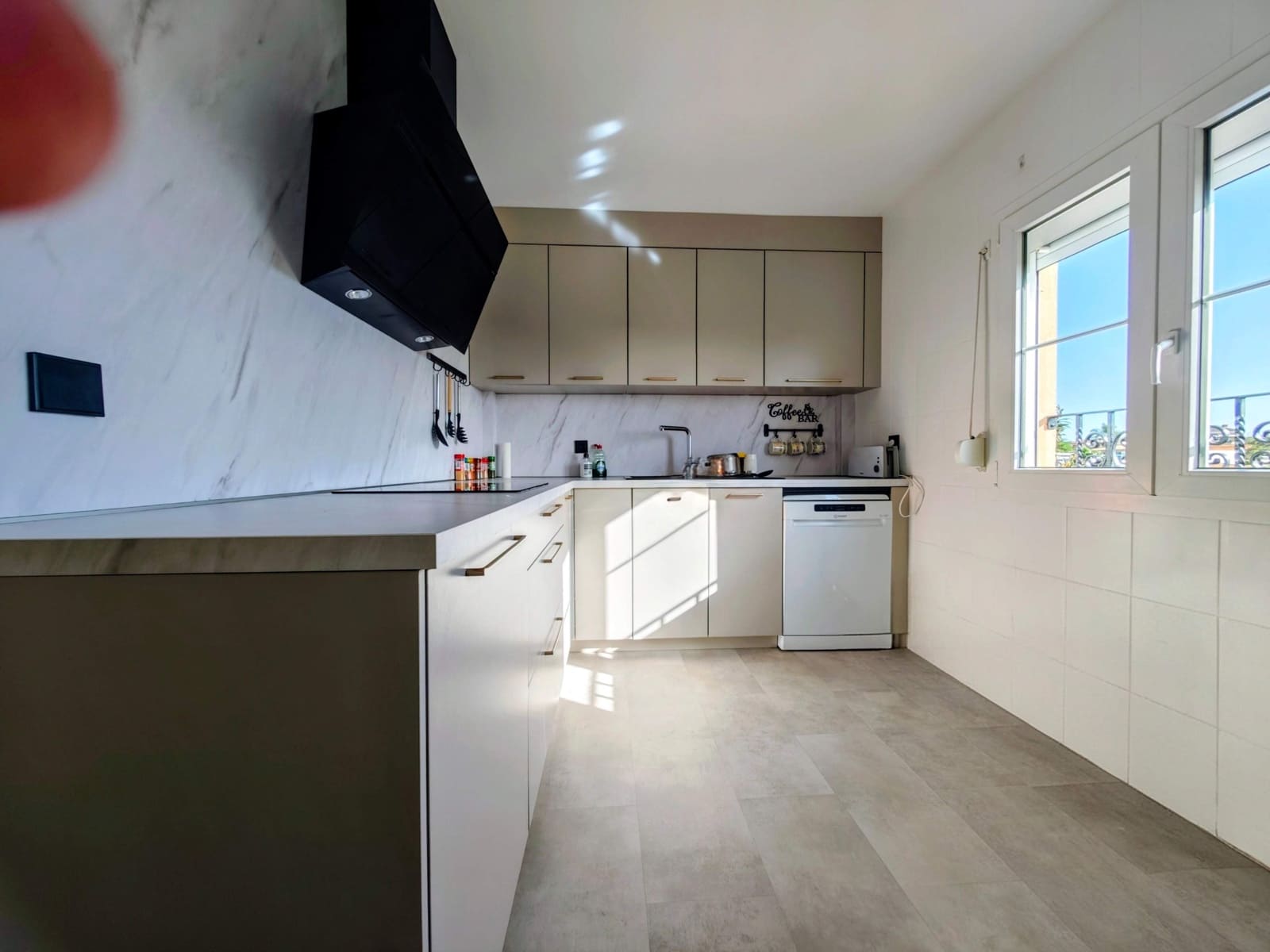 Pareado de 3 habitaciones en La Línea de la Concepción en venta con piscina garaje - 333.000 € (Ref: 10184057)