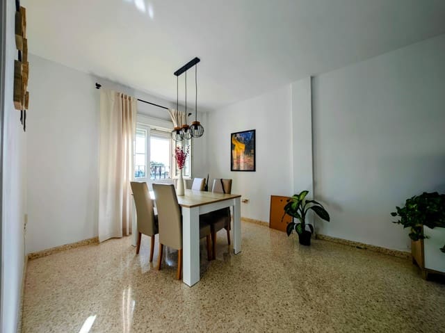 Pareado de 3 habitaciones en La Línea de la Concepción en venta con piscina garaje - 333.000 € (Ref: 10184057)