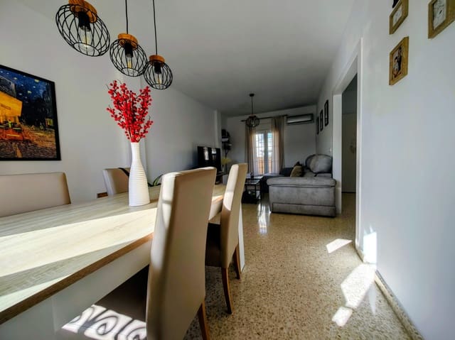 Pareado de 3 habitaciones en La Línea de la Concepción en venta con piscina garaje - 333.000 € (Ref: 10184057)