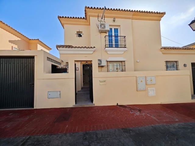 Pareado de 3 habitaciones en La Línea de la Concepción en venta con piscina garaje - 333.000 € (Ref: 10184057)