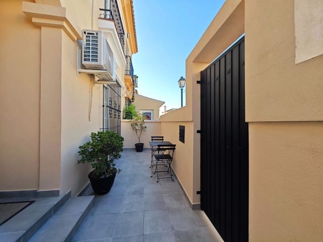 Pareado de 3 habitaciones en La Línea de la Concepción en venta con piscina garaje - 333.000 € (Ref: 10184057)