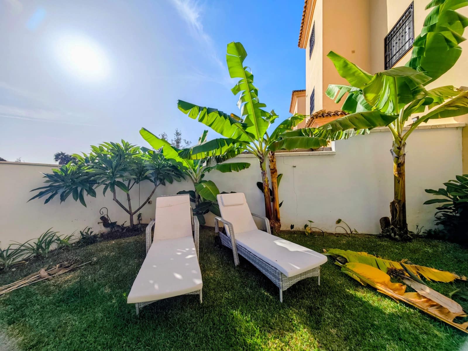 Pareado de 3 habitaciones en La Línea de la Concepción en venta con piscina garaje - 333.000 € (Ref: 10184057)