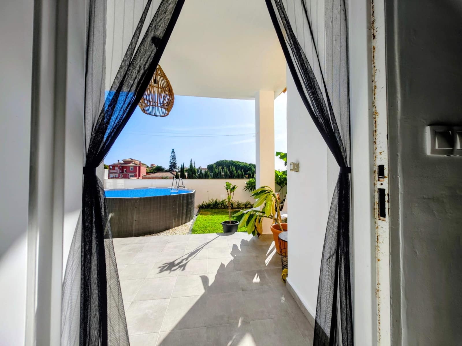 Pareado de 3 habitaciones en La Línea de la Concepción en venta con piscina garaje - 333.000 € (Ref: 10184057)