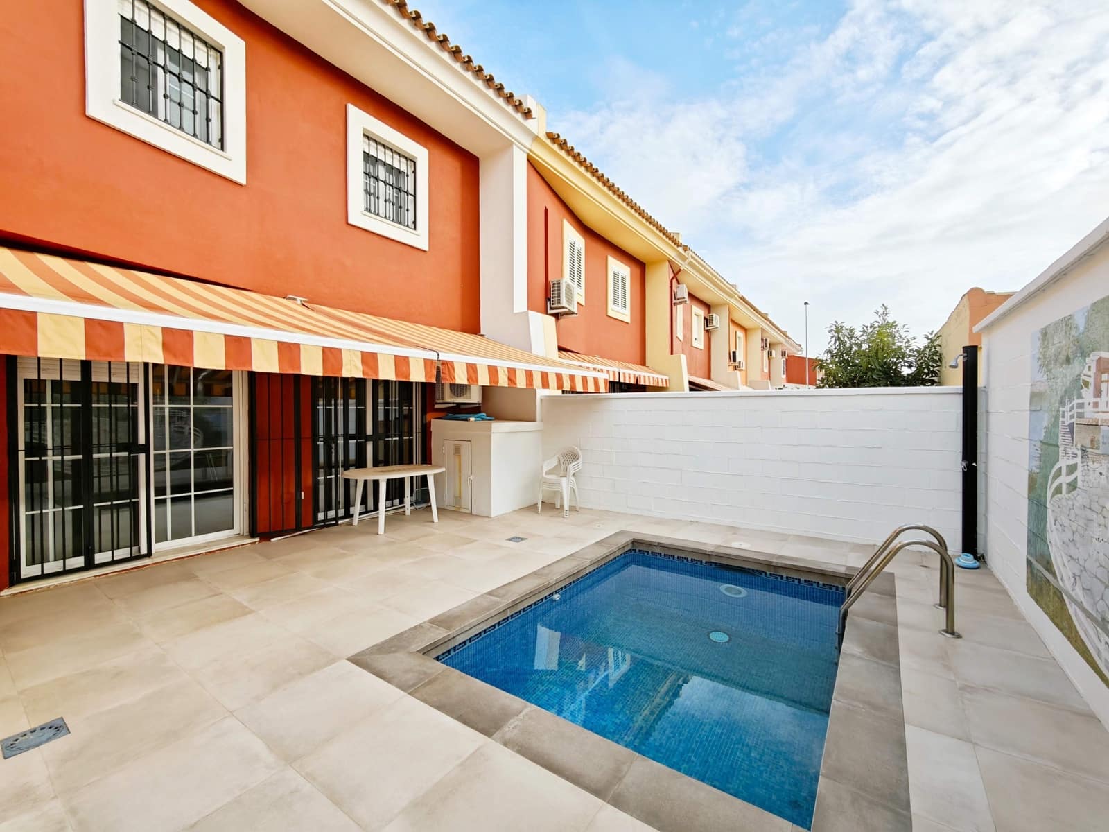 3 sovrum Radhus till salu i Algeciras med pool garage - 385 000 € (Ref: 10186276)
