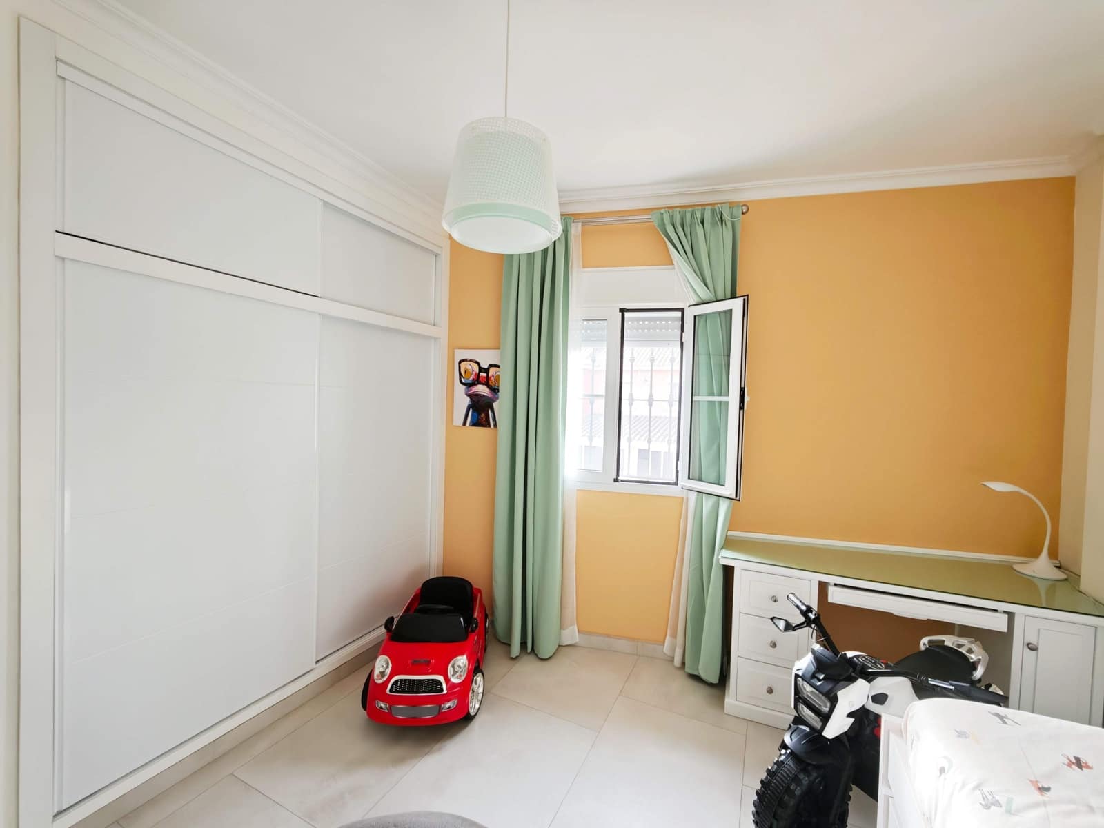 3 sovrum Radhus till salu i Algeciras med pool garage - 385 000 € (Ref: 10186276)