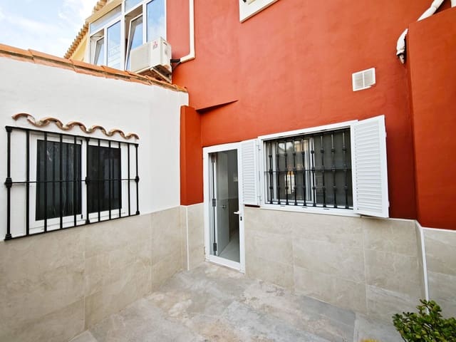 3 sovrum Radhus till salu i Algeciras med pool garage - 385 000 € (Ref: 10186276)