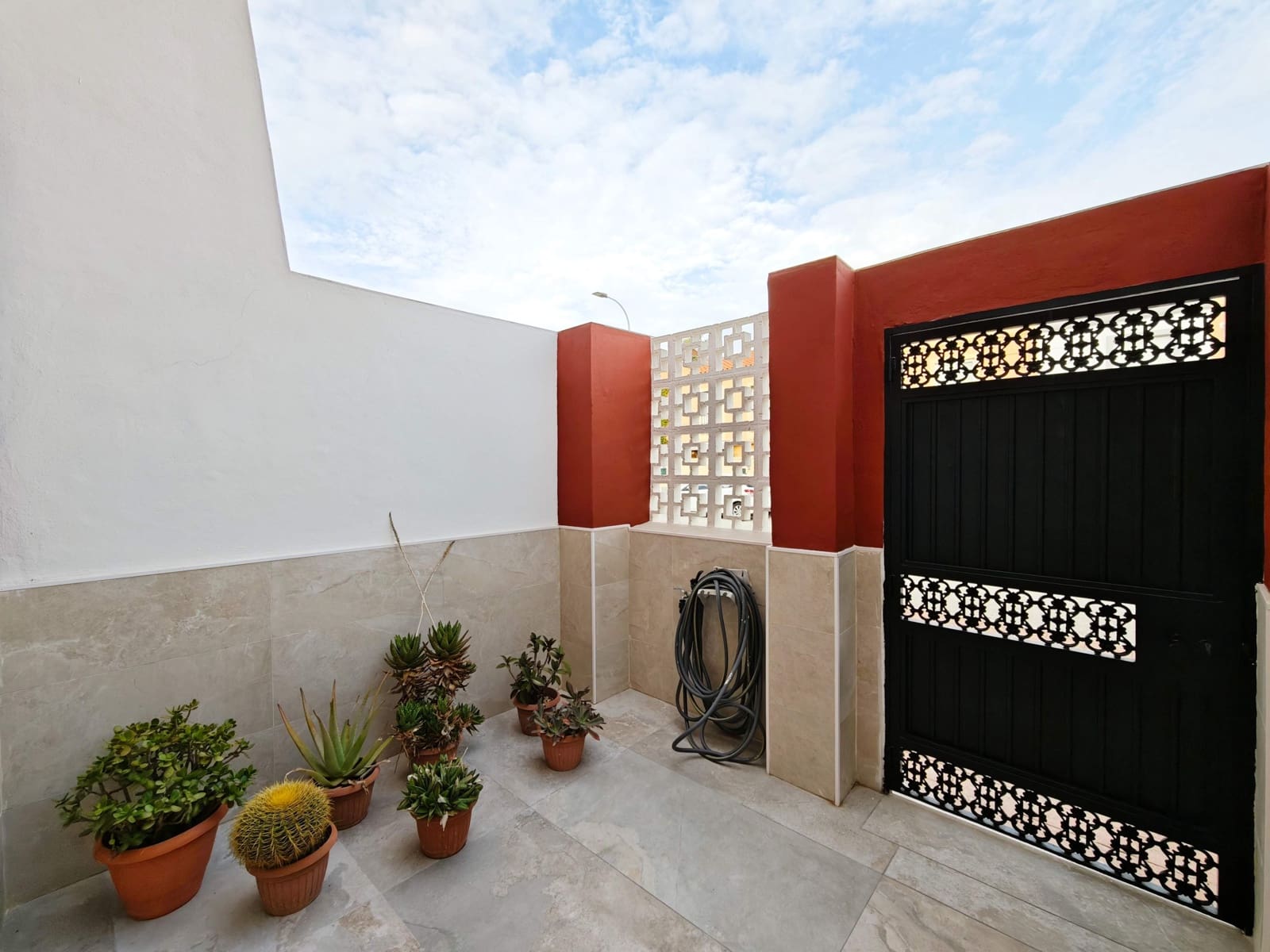 3 sovrum Radhus till salu i Algeciras med pool garage - 385 000 € (Ref: 10186276)